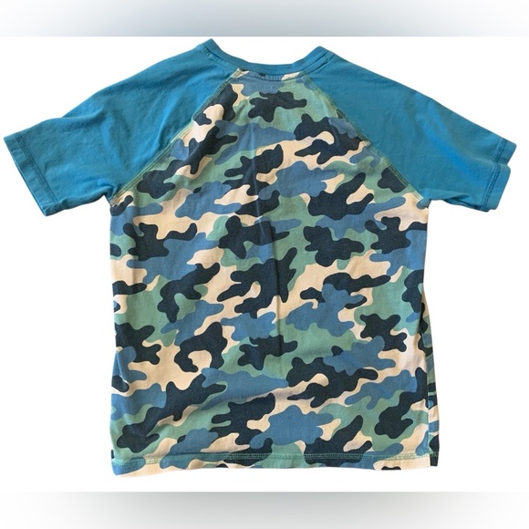 Amazon Essentials Boys Medium(8) Camo Short-Sleeve Henley T-Shirt - Picture 3 of 3
